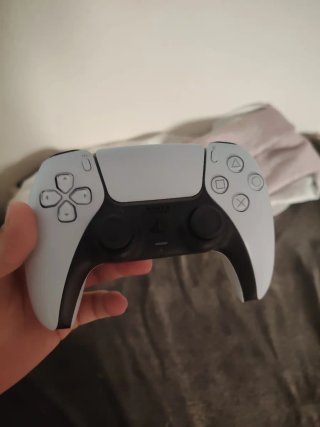 PlayStation 5 con mando