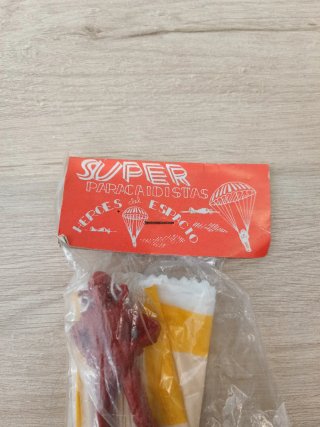 Muñeco Super Paracaidista héroes del espacio