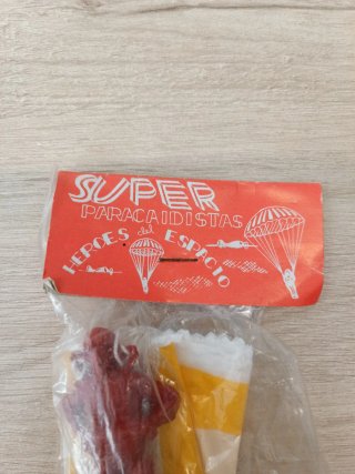 Muñeco Super Paracaidista héroes del espacio