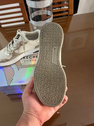 Zapatillas Skechers Doradas y Blancas