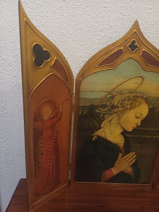 Antiguo tríptico religioso