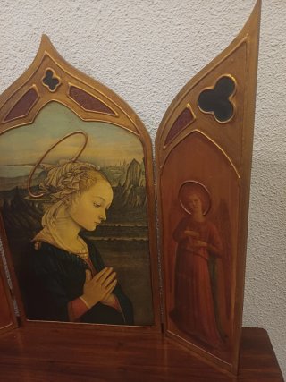Antiguo tríptico religioso