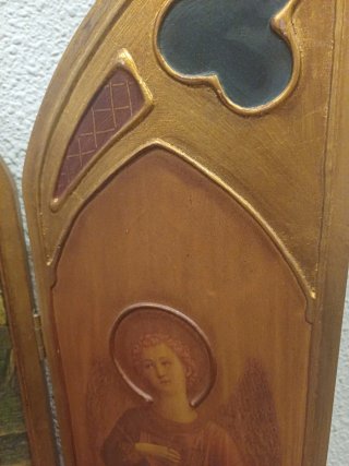 Antiguo tríptico religioso