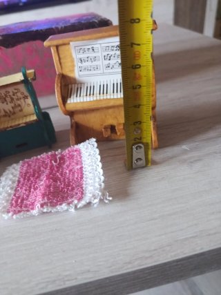 Miniaturas con alfombras y caja de regalo