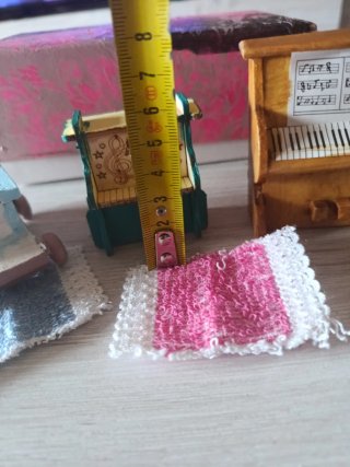 Miniaturas con alfombras y caja de regalo