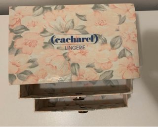 Cassettiera porta gioie Cacharel floreale