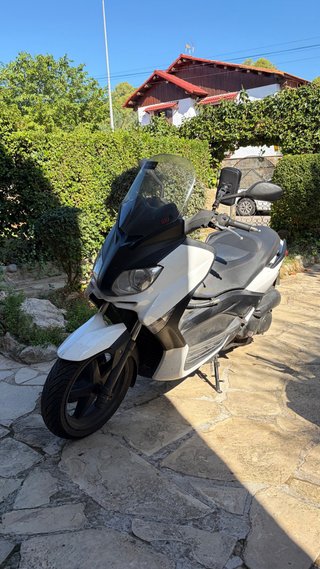 Yamaha XMAX 250 Maxi Scooter