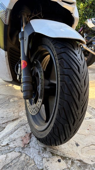 Yamaha XMAX 250 Maxi Scooter