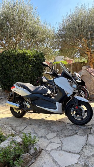Yamaha XMAX 250 Maxi Scooter