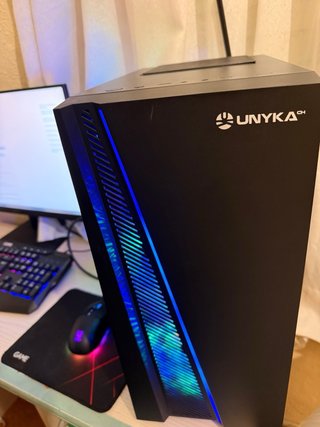 Torre PC Gaming UNYKA com pantalla msi