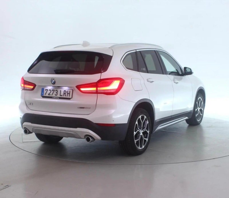 BMW X1 sDrive18d 2021, foto 3