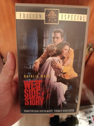 4 VHS: Philadelphia, Titanic, Marx Brothers
