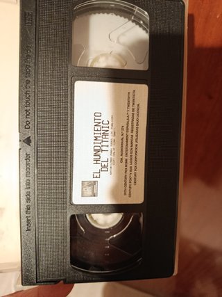 4 VHS: Philadelphia, Titanic, Marx Brothers