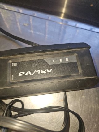 Cargador 2A/12V para arrancador de coche