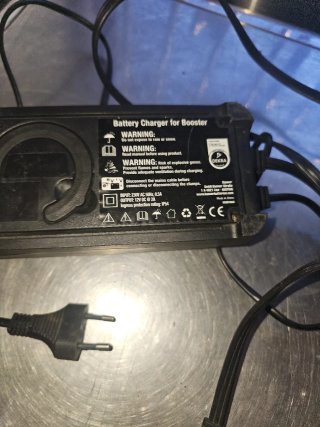 Cargador 2A/12V para arrancador de coche