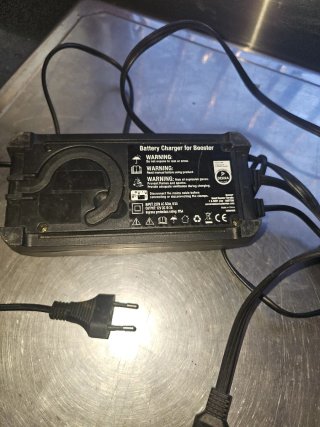 Cargador 2A/12V para arrancador de coche