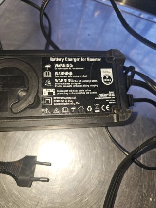 Cargador 2A/12V para arrancador de coche