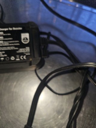 Cargador 2A/12V para arrancador de coche