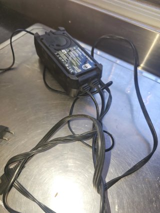 Cargador 2A/12V para arrancador de coche