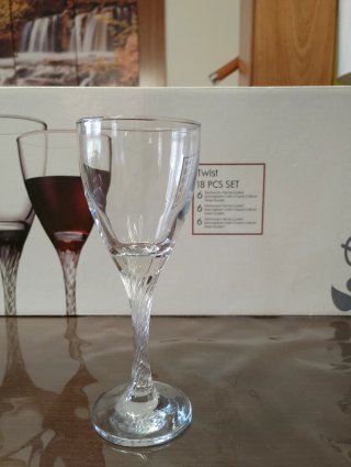 18 Copas de Champán y Vino Talladas