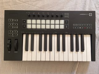 Novation LaunchKey25 MK3 Teclado Controlador MIDI