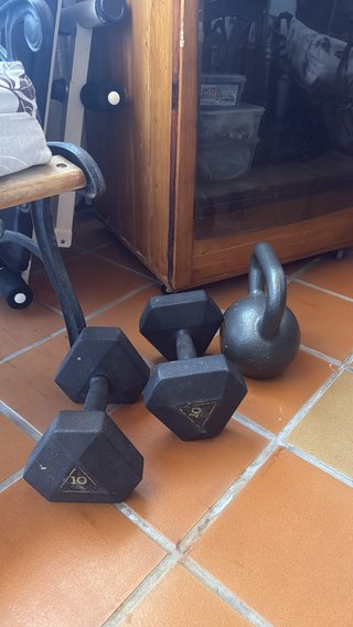 2 Mancuernas 10 kg + 1 Kettlebell 16 kg