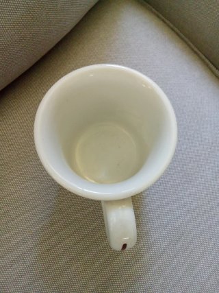 Tazza in ceramica con fiore rosa