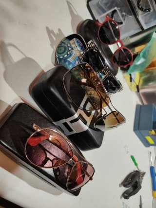Gafas l  diversas gafas de sol de farmacia