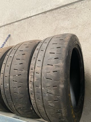 Neumáticos Pirelli blandos RK7+ en 16