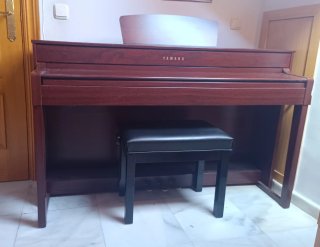 Piano Digital Yamaha Clavinova CLP-535M + banqueta