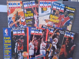 LOTE 8 REVISTAS OFICIALES NBA CON SUPERPÓSTERS