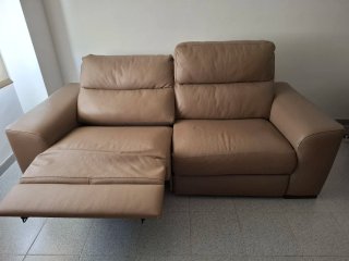 Sofá de piel automático beige