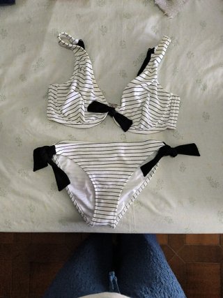 Bikini Rayas Negras y Blancas con Lazos