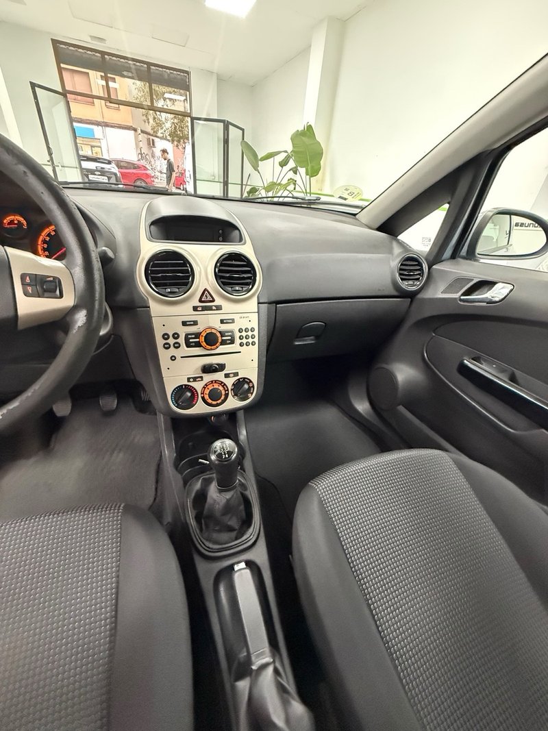 Opel Corsa 2010, foto 11