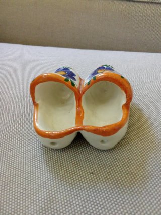 Zoccoli souvenir in ceramica decorati a mano