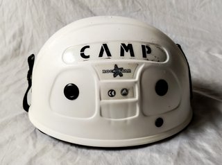 CASCO CAMP ESCALADA ALPINISMO BARRANQUISMO MONTAÑA