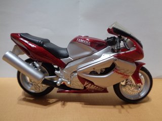 YAMAHA 1000 THUNDERACE ( 1/18 )