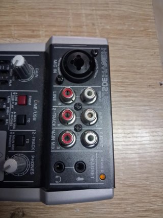 Mesa de Mezclas Behringer Xenyx 302USB