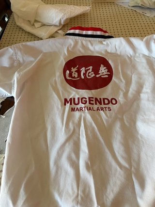 Kimono Mugendo 150cm (casaca, pantalón y cinturón)