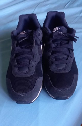 Nike Venture Runner Azul y Blanco