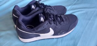 Nike Venture Runner Azul y Blanco