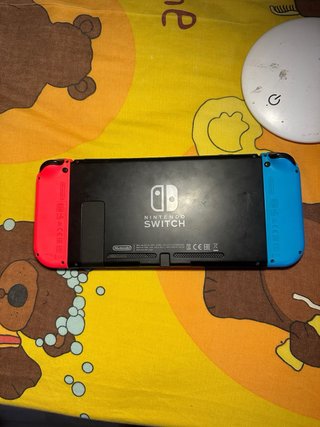 Nintendo Switch + 2 juegos + mando Pro + funda