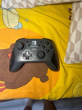 Nintendo Switch + 2 juegos + mando Pro + funda