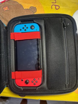Nintendo Switch + 2 juegos + mando Pro + funda