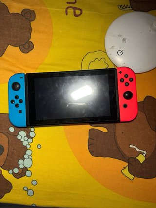 Nintendo Switch + 2 juegos + mando Pro + funda