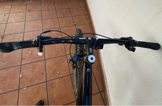 Bicicleta MTB marca Cube