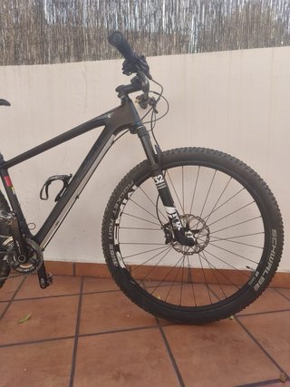 Bicicleta MTB carbono marca Cube Full XT