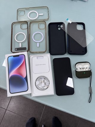 iPhone 14 Plus 256GB blu con auricolari in regalo