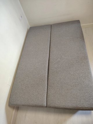 Sofá cama gris de tela