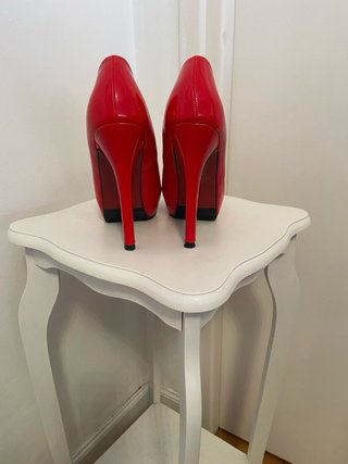 Zapatos con plataforma rojos